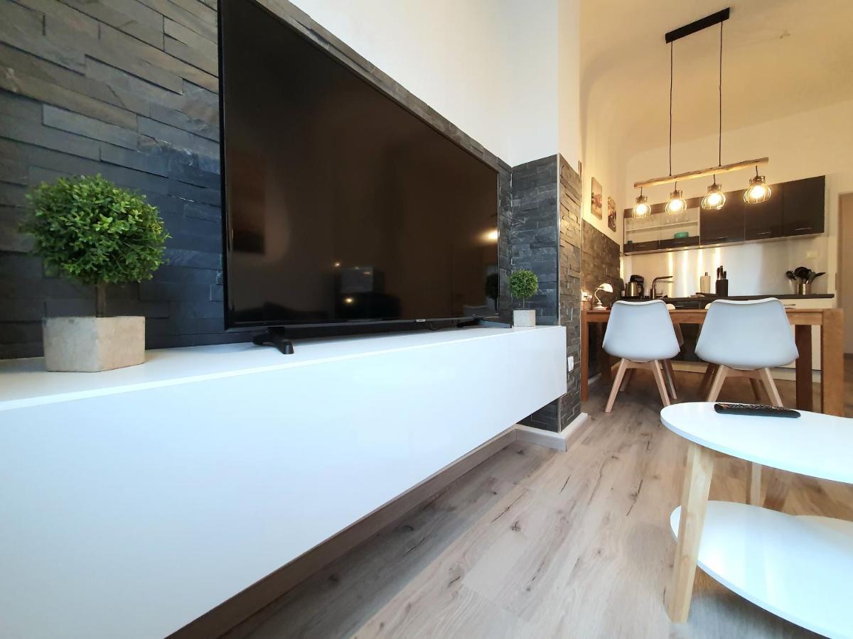 Moderne Wohlfuehloase Zentral In Seenaehe - Pillow Menu, 2 Stk 55" Smart Tvs, Netflix, Disneyplus Uvm Wetter  Exterior photo